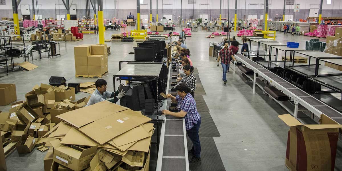 New Zealand Factory Packing Jobs – Work Permit Guide" provides essential information for foreign job seekers looking to work in New Zealand’s manufacturing and packing sector. This guide covers job requirements, visa options, eligibility criteria, and step-by-step instructions to secure a work permit and start a packing job in New Zealand. Perfect for beginners seeking easy, reliable career opportunities abroad.